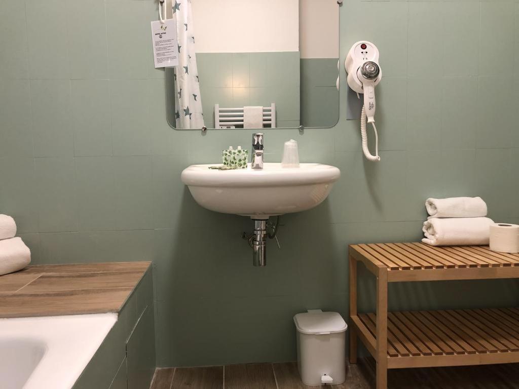 Hotel & Studios Astor Антиб Экстерьер фото