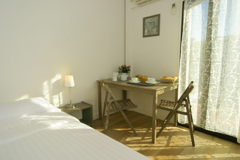 Hotel & Studios Astor Антиб Экстерьер фото